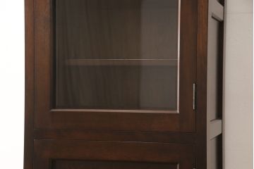 中古　美品　松本民芸家具　スリムで取り入れやすい縦型収納棚(食器棚、本箱、サイドキャビネット)(R-055899)