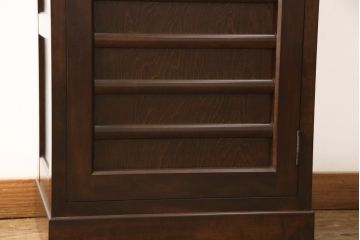 中古　美品　松本民芸家具　スリムで取り入れやすい縦型収納棚(食器棚、本箱、サイドキャビネット)(R-055899)