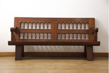 中古　松本民芸家具　ケヤキ材一枚板を使用した特注品!挽物装飾が目を惹くスピンドルバックベンチ(長椅子)(R-055915)