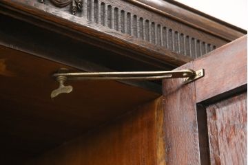 イギリスアンティーク　オーク材　収納力抜群の高級感溢れるワードローブ(洋服タンス、収納棚)(R-055916)