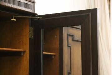 イギリスアンティーク　オーク材　収納力抜群の高級感溢れるワードローブ(洋服タンス、収納棚)(R-055916)