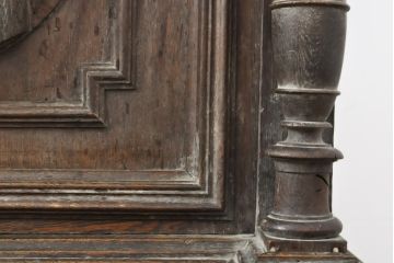 フランスアンティーク 立体的な彫刻が印象的!重厚な雰囲気ただようキャビネット(食器棚、収納棚、戸棚)(R-055917)