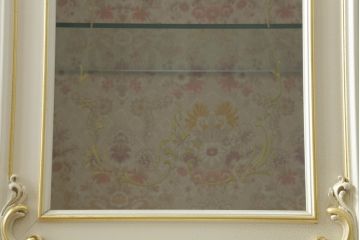 中古　美品　SILIK(シリック)　ロココ調　きらびやかな装飾に目を奪われるキャビネット(定価約250万円)(キュリオケース、飾り棚、収納棚、店舗什器)(R-055918)