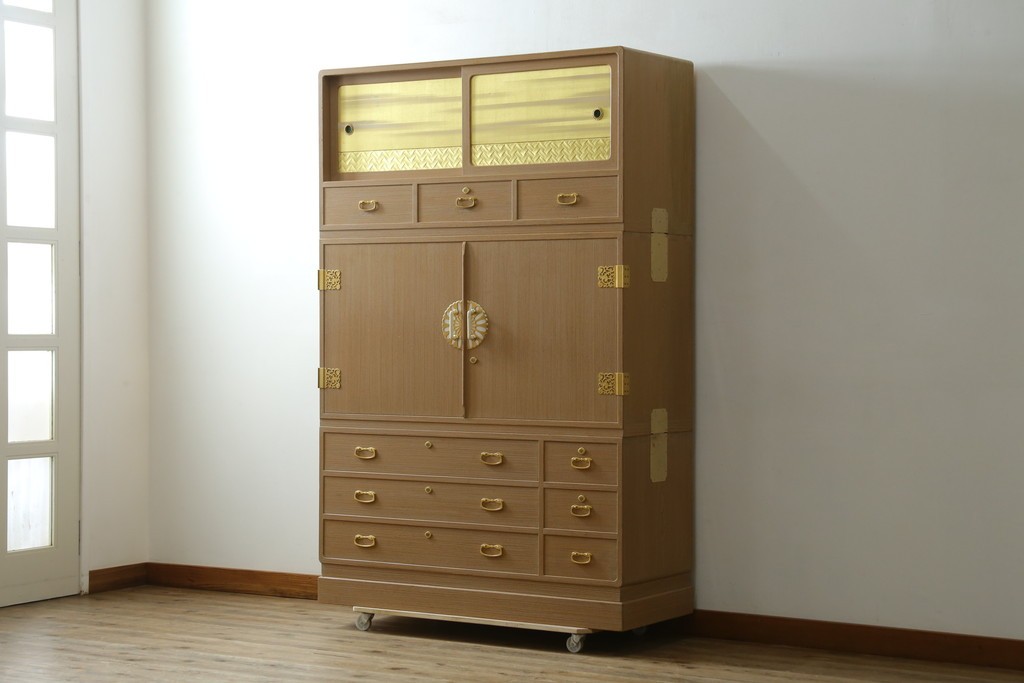 中古　美品　伝統工芸品　名古屋総桐箪笥(並厚・四方丸)　衣装盆に至るまで凝ったつくりの高級品着物箪笥　(R-055924)