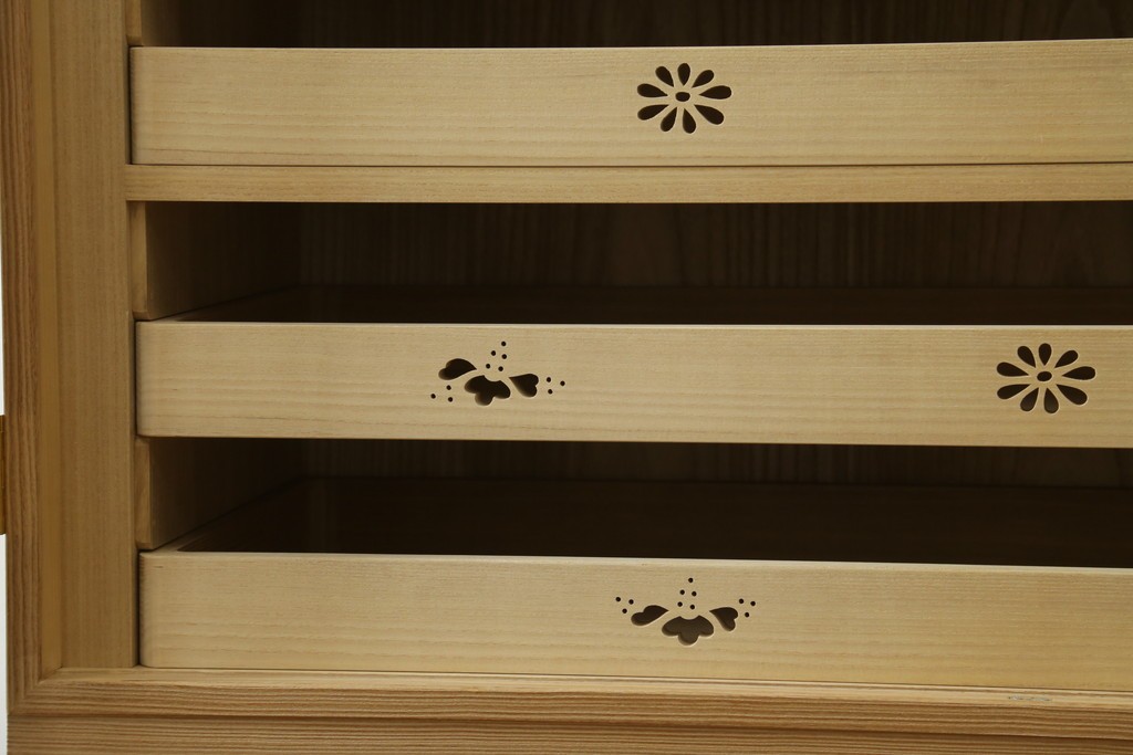 中古　美品　伝統工芸品　名古屋総桐箪笥(並厚・四方丸)　衣装盆に至るまで凝ったつくりの高級品着物箪笥　(R-055924)