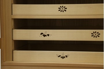 中古　美品　伝統工芸品　名古屋総桐箪笥(並厚・四方丸)　衣装盆に至るまで凝ったつくりの高級品着物箪笥　(R-055924)