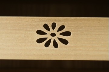 中古　美品　伝統工芸品　名古屋総桐箪笥(並厚・四方丸)　衣装盆に至るまで凝ったつくりの高級品着物箪笥　(R-055924)