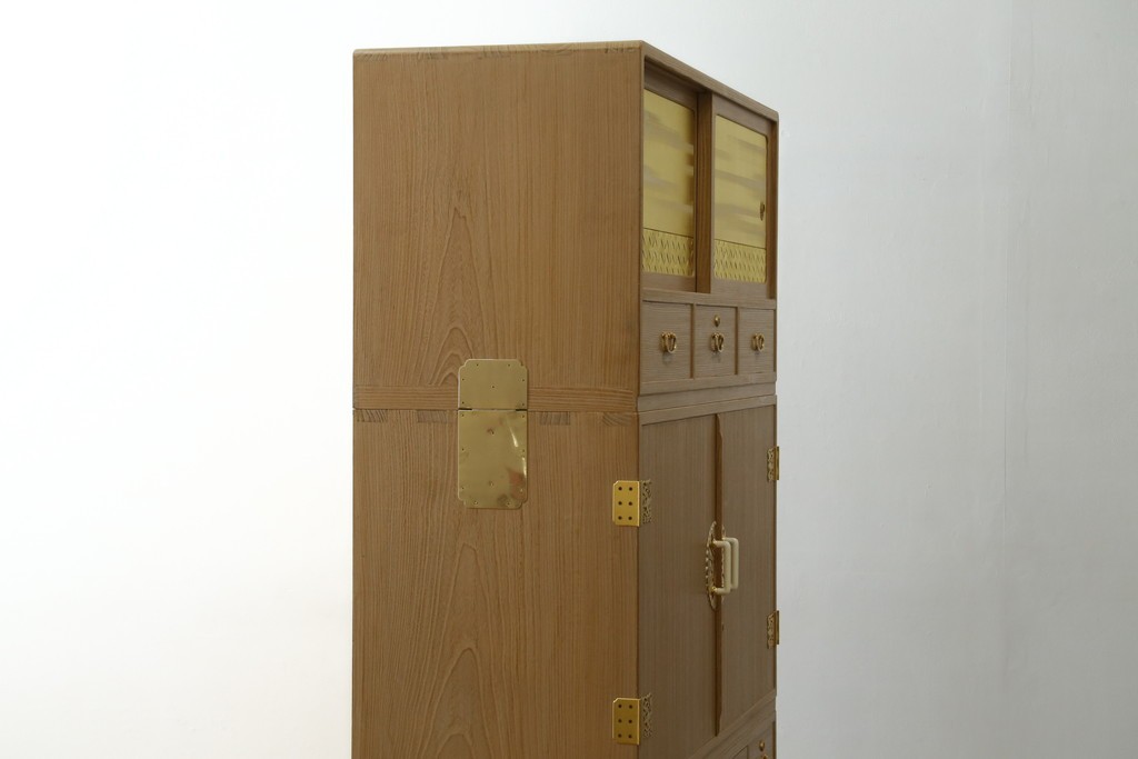 中古　美品　伝統工芸品　名古屋総桐箪笥(並厚・四方丸)　衣装盆に至るまで凝ったつくりの高級品着物箪笥　(R-055924)