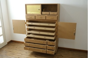 中古　美品　伝統工芸品　名古屋総桐箪笥(並厚・四方丸)　衣装盆に至るまで凝ったつくりの高級品着物箪笥　(R-055924)