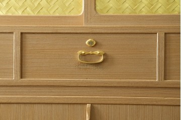 中古　美品　伝統工芸品　名古屋総桐箪笥(並厚・四方丸)　衣装盆に至るまで凝ったつくりの高級品着物箪笥　(R-055924)