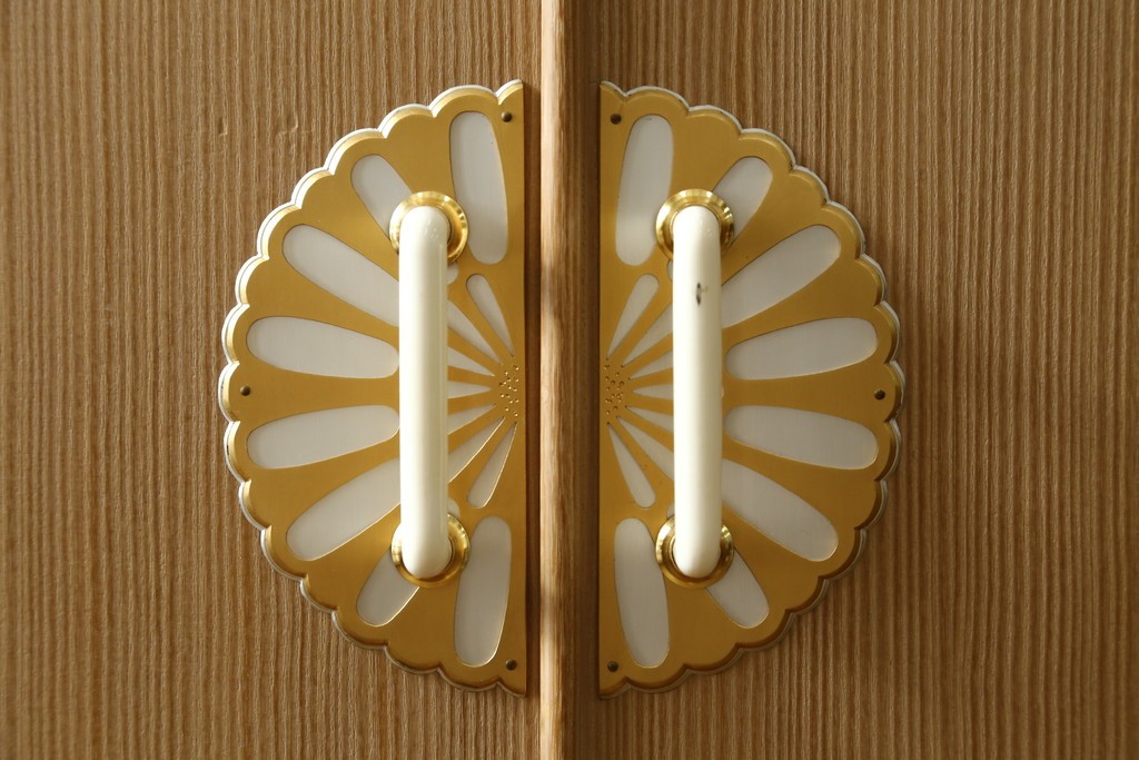 中古　美品　伝統工芸品　名古屋総桐箪笥(並厚・四方丸)　衣装盆に至るまで凝ったつくりの高級品着物箪笥　(R-055924)