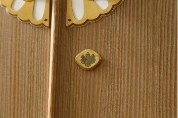 中古　美品　伝統工芸品　名古屋総桐箪笥(並厚・四方丸)　衣装盆に至るまで凝ったつくりの高級品着物箪笥　(R-055924)