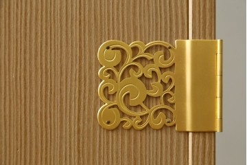 中古　美品　伝統工芸品　名古屋総桐箪笥(並厚・四方丸)　衣装盆に至るまで凝ったつくりの高級品着物箪笥　(R-055924)