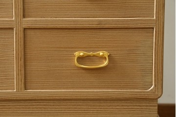 中古　美品　伝統工芸品　名古屋総桐箪笥(並厚・四方丸)　衣装盆に至るまで凝ったつくりの高級品着物箪笥　(R-055924)