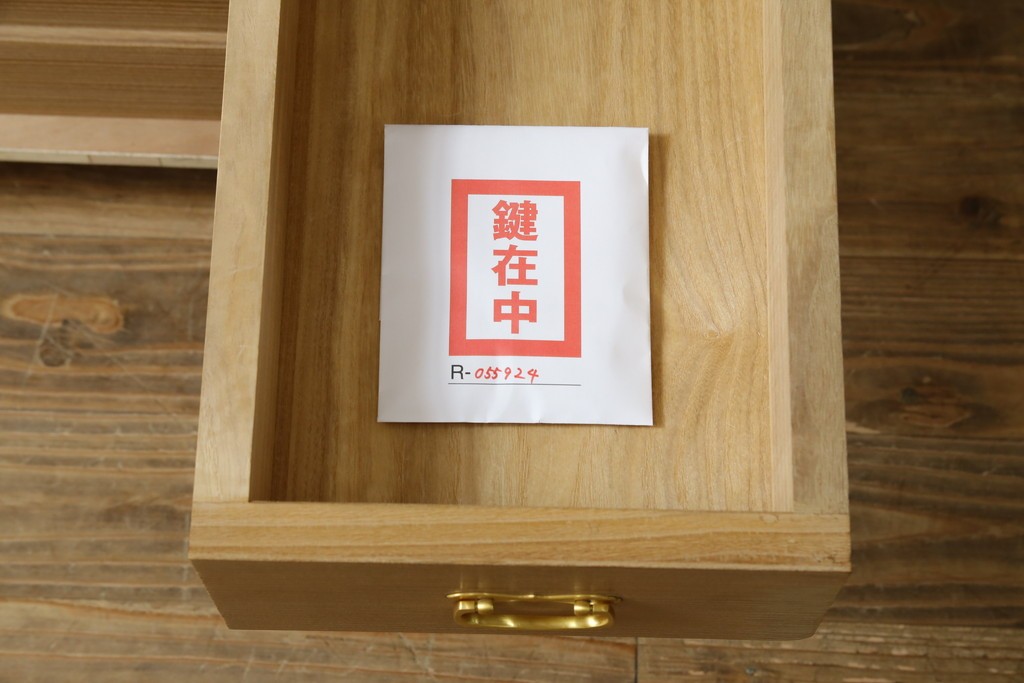 中古　美品　伝統工芸品　名古屋総桐箪笥(並厚・四方丸)　衣装盆に至るまで凝ったつくりの高級品着物箪笥　(R-055924)