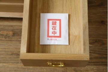 中古　美品　伝統工芸品　名古屋総桐箪笥(並厚・四方丸)　衣装盆に至るまで凝ったつくりの高級品着物箪笥　(R-055924)
