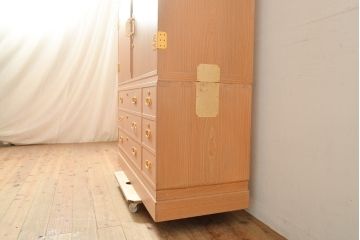 中古　美品　伝統工芸　衣装盆に至るまで凝ったつくりが魅力的な高級品!名古屋総桐箪笥(並厚、四方丸)(桐たんす、着物箪笥、衣装タンス、バラ売り可能)(R-055924)