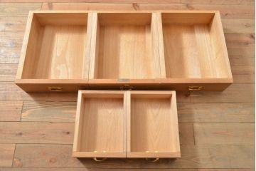 中古　美品　伝統工芸　衣装盆に至るまで凝ったつくりが魅力的な高級品!名古屋総桐箪笥(並厚、四方丸)(桐たんす、着物箪笥、衣装タンス、バラ売り可能)(R-055924)