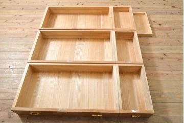 中古　美品　伝統工芸　衣装盆に至るまで凝ったつくりが魅力的な高級品!名古屋総桐箪笥(並厚、四方丸)(桐たんす、着物箪笥、衣装タンス、バラ売り可能)(R-055924)