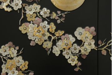 中古　美品　最高級品　組立て式　希少!豪華絢爛な装飾が存在感を放つ螺鈿細工のワードローブ(衣装タンス、収納棚、洋服タンス)(定価約500万円)(R-055928)