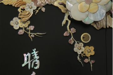 中古　美品　最高級品　組立て式　希少!豪華絢爛な装飾が存在感を放つ螺鈿細工のワードローブ(衣装タンス、収納棚、洋服タンス)(定価約500万円)(R-055928)