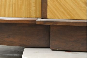 中古　アメリカ高級家具　モダンなデザインが目を引くカウンターテーブル(サイドボード、収納棚、作業台、店舗什器)(R-055932)