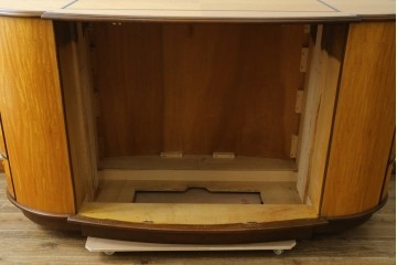 中古　アメリカ高級家具　モダンなデザインが目を引くカウンターテーブル　(R-055932)