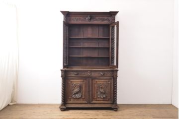 フランスアンティーク　まるで美術品!最高級の彫刻が目を引くオーク材製キャビネット(カップボード、食器棚、陳列棚、収納棚)(R-055935)
