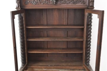 フランスアンティーク　まるで美術品!最高級の彫刻が目を引くオーク材製キャビネット(カップボード、食器棚、陳列棚、収納棚)(R-055935)
