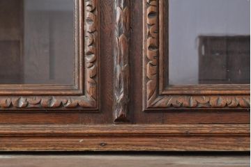 フランスアンティーク　まるで美術品!最高級の彫刻が目を引くオーク材製キャビネット(カップボード、食器棚、陳列棚、収納棚)(R-055935)