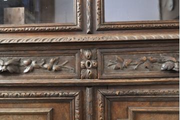 フランスアンティーク　まるで美術品!最高級の彫刻が目を引くオーク材製キャビネット(カップボード、食器棚、陳列棚、収納棚)(R-055935)