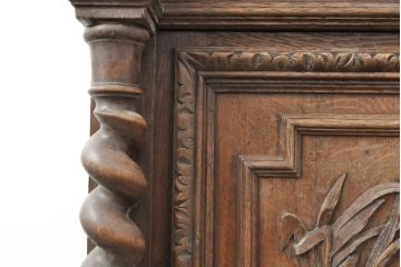 フランスアンティーク　まるで美術品!最高級の彫刻が目を引くオーク材製キャビネット(カップボード、食器棚、陳列棚、収納棚)(R-055935)