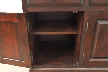 中古　美品　国産民芸家具　ガラス引き戸・開き戸付き!上質な作りの食器棚(キャビネット、カップボード、収納棚、戸棚)(R-055937)