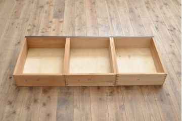 中古　美品　国産民芸家具　ガラス引き戸・開き戸付き!上質な作りの食器棚(キャビネット、カップボード、収納棚、戸棚)(R-055937)