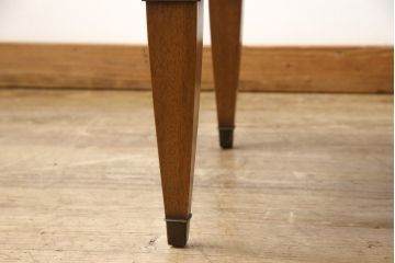 中古　DREXEL HERITAGE(ドレクセルヘリテイジ)　Triune(トライユン)　マホガニー材　クラシカルな佇まいのカクテルテーブル(定価約21万円)(センターテーブル、リビングテーブル、ローテーブル)(R-055940)