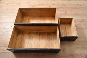 アンティーク家具　前面ケヤキ材　玉杢　分厚い金具が目を引く上手物の佐渡小木箪笥(佐渡箪笥、衣装箪笥、時代箪笥、重ね箪笥、チェスト、引き出し)(R-055956)
