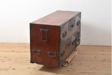 アンティーク家具　前面ケヤキ材　玉杢　分厚い金具が目を引く上手物の佐渡小木箪笥(佐渡箪笥、時代箪笥、和たんす、ローボード、ローチェスト、引き出し)(R-055958)