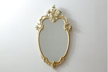 中古　美品　イタリア　SILIK(シリック)　ロココ調の美しい彫刻がほどこされた、エレガントで可愛らしいウォールミラー(壁掛け鏡、姿見)(R-055960)