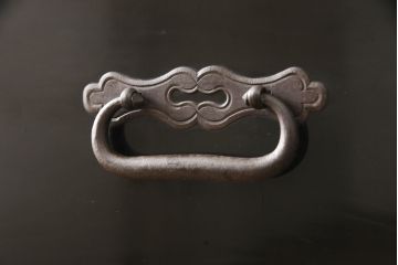 上手物!　和製アンティーク　美品　総桐　黒漆と金具の細工にこだわりを感じる庄内箪笥(引き出し、和タンス、収納箪笥、桐たんす)(R-055970)