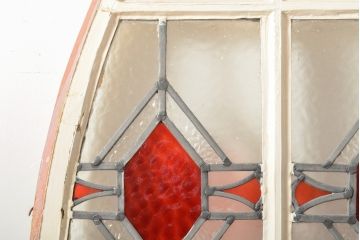 イギリスアンティーク建具　かわいいダイヤのステンドグラス入り!おしゃれなアーチ型のドア3枚セット(扉)(R-055975)