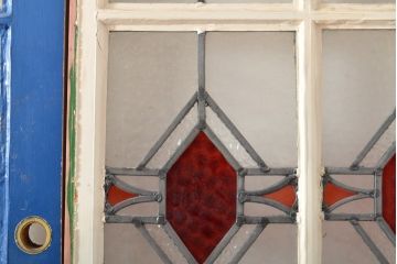 イギリスアンティーク建具　かわいいダイヤのステンドグラス入り!おしゃれなアーチ型のドア3枚セット(扉)(R-055975)