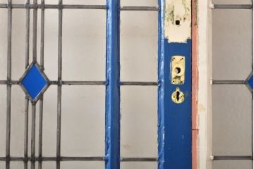 イギリスアンティーク建具　かわいいダイヤのステンドグラス入り!おしゃれなアーチ型のドア3枚セット(扉)(R-055975)