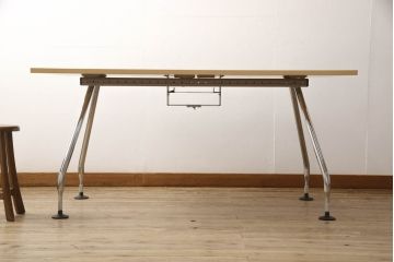 中古　美品　Vitra(ヴィトラ)　Ad Hoc(アドホック)　配線機能のついたOA対応のミーティングテーブル(オフィスデスク、会議テーブル、長机)(R-055976)