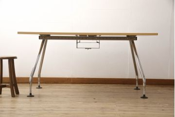 中古　美品　Vitra(ヴィトラ)　Ad Hoc(アドホック)　配線機能のついたOA対応のミーティングテーブル(オフィスデスク、会議テーブル、長机)(R-055976)