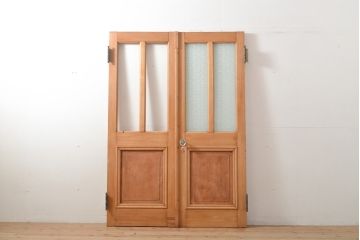 アンティーク建具　ストリップド仕上げ　総欅(ケヤキ)無垢材製!上質なガラス窓付き両開きドア1対(扉、玄関ドア)(R-055977)