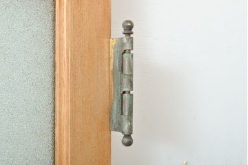 アンティーク建具　ストリップド仕上げ　総欅(ケヤキ)無垢材製!上質なガラス窓付き両開きドア1対(扉、玄関ドア)(R-055977)