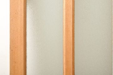 アンティーク建具　ストリップド仕上げ　総欅(ケヤキ)無垢材製!上質なガラス窓付き両開きドア1対(扉、玄関ドア)(R-055977)
