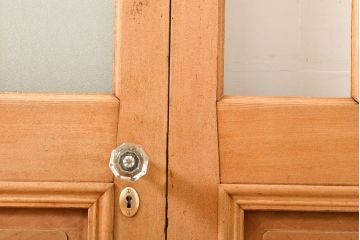アンティーク建具　ストリップド仕上げ　総欅(ケヤキ)無垢材製!上質なガラス窓付き両開きドア1対(扉、玄関ドア)(R-055977)