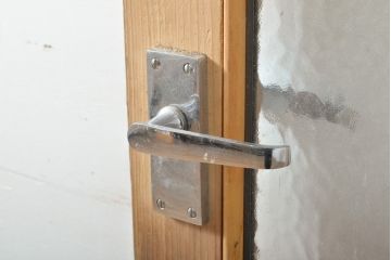 アンティーク建具　イギリス製　ナチュラルなパイン材製!かわいいステンドグラスドア(扉、玄関ドア)(R-055978)