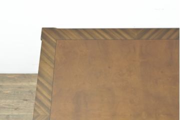 中古　美品　アメリカ　KARGES FURNITURE(カーゲス・ファニチャ)　細やかな意匠にこだわりを感じるリビングテーブル(センターテーブル)(R-055995)
